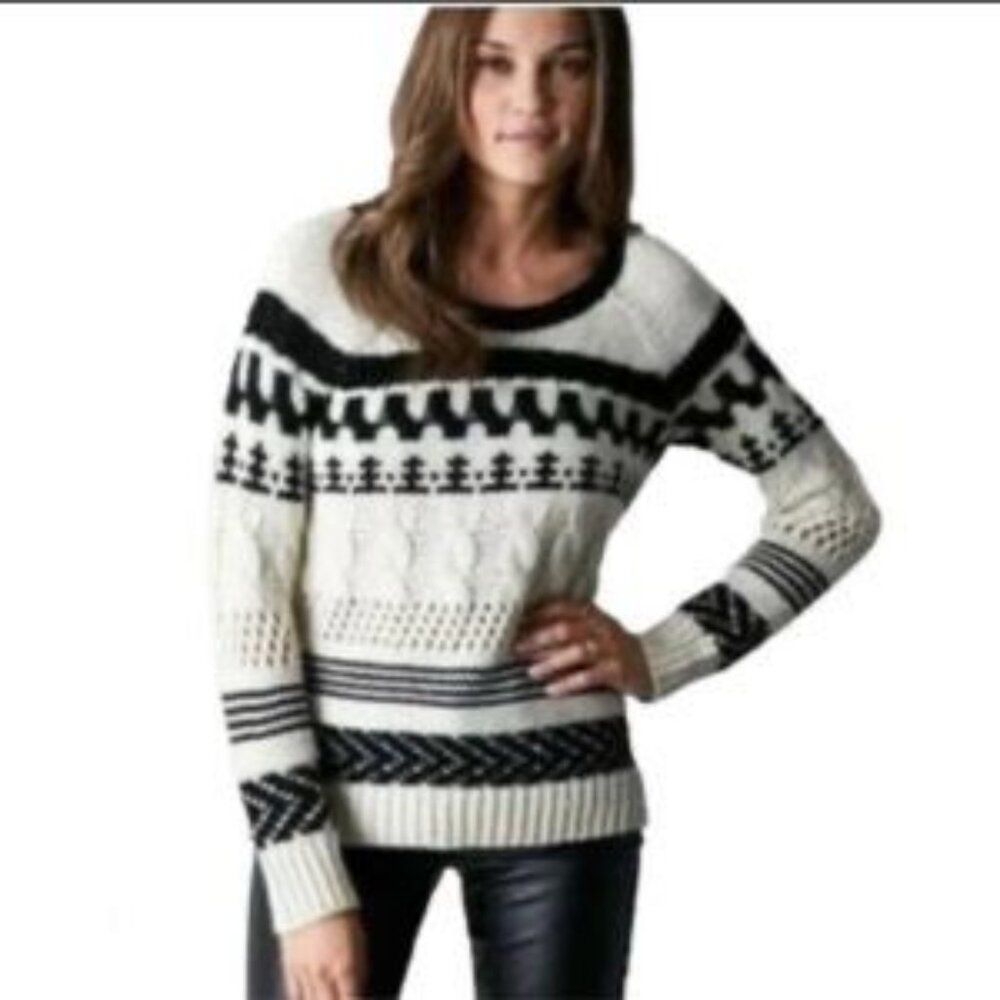 American Eagle Black & White Knit Sweater Size M